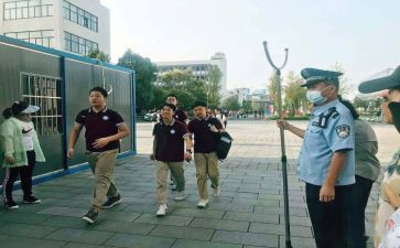 爱护校园环境的倡议书参考8篇