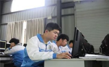 职中学生学期工作总结8篇